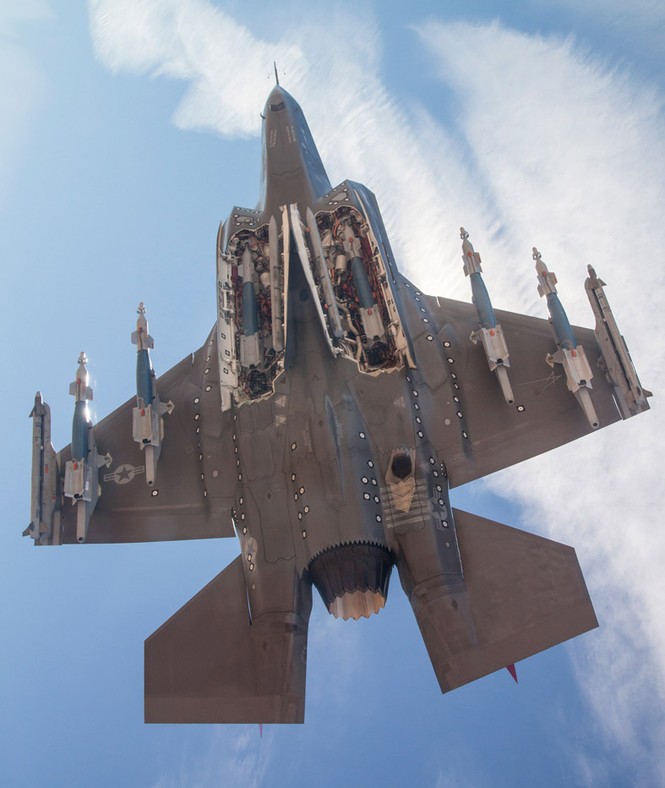 Quân đội Mỹ 'hành hạ' siêu tiêm kích F-35B - ảnh 4