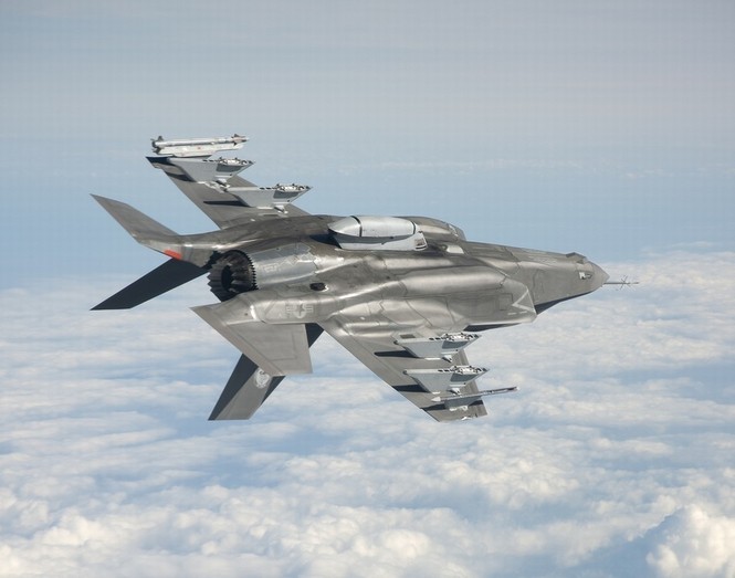 Quân đội Mỹ 'hành hạ' siêu tiêm kích F-35B - ảnh 6