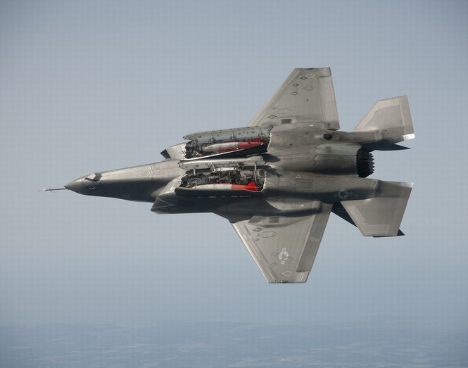 Quân đội Mỹ 'hành hạ' siêu tiêm kích F-35B - ảnh 9