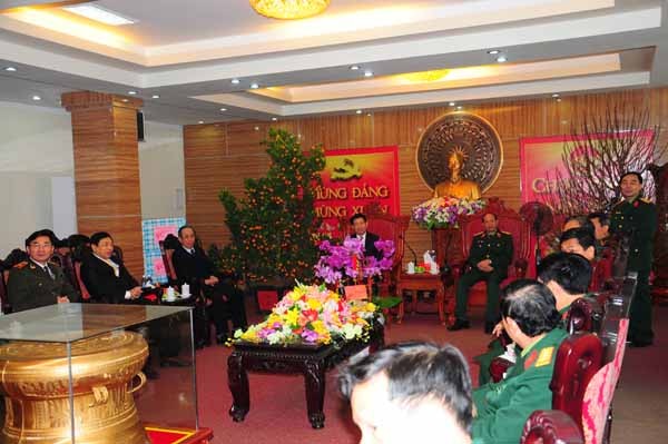 Nghệ An: Xây nhà, tặng quà cho người nghèo - ảnh 1