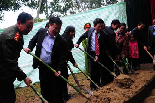 Nghệ An: Xây nhà, tặng quà cho người nghèo - ảnh 3