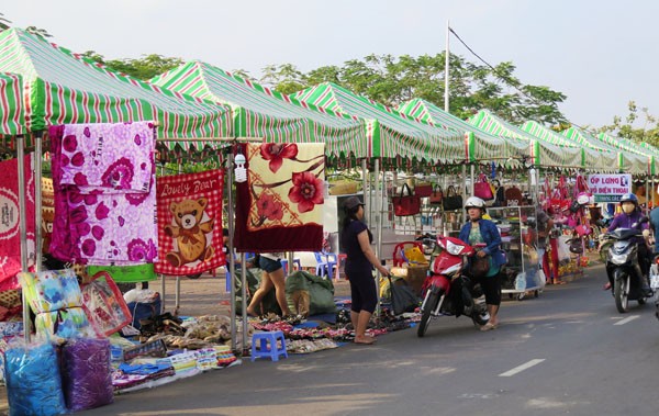 Rộn ràng chợ Tết Cà Mau - ảnh 1