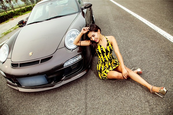 Mỹ nhân lả lơi khoe sắc bên 'thần gió' Porsche 911 GT3 - ảnh 5