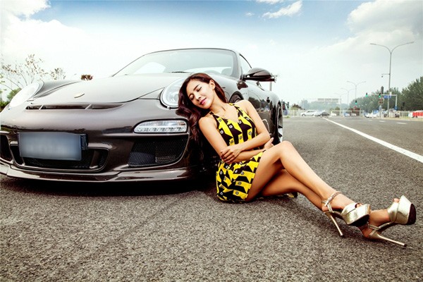 Mỹ nhân lả lơi khoe sắc bên 'thần gió' Porsche 911 GT3 - ảnh 6