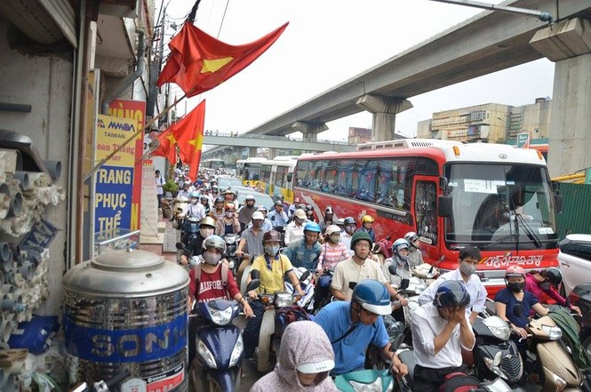 Hà Nội: Ùn tắc kinh hoàng đường vành đai, giao thông hỗn loạn - ảnh 14