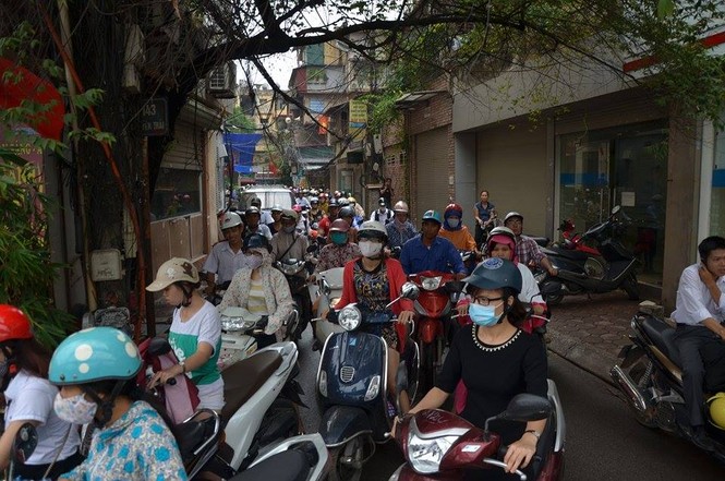 Hà Nội: Ùn tắc kinh hoàng đường vành đai, giao thông hỗn loạn - ảnh 10