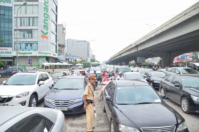 Hà Nội: Ùn tắc kinh hoàng đường vành đai, giao thông hỗn loạn - ảnh 15
