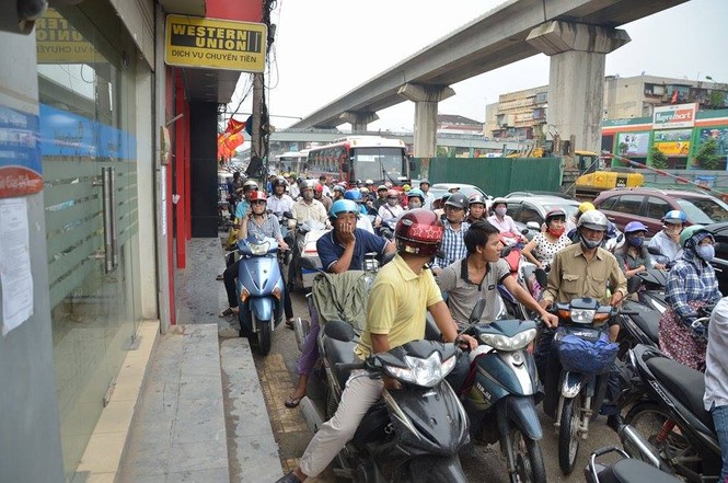 Hà Nội: Ùn tắc kinh hoàng đường vành đai, giao thông hỗn loạn - ảnh 12