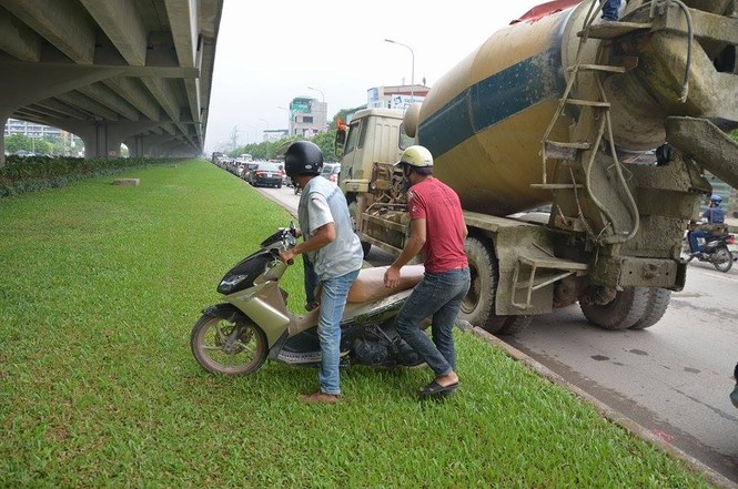 Hà Nội: Ùn tắc kinh hoàng đường vành đai, giao thông hỗn loạn - ảnh 8