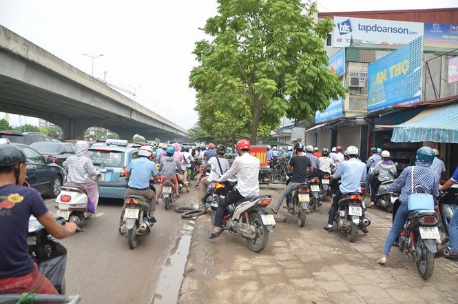 Hà Nội: Ùn tắc kinh hoàng đường vành đai, giao thông hỗn loạn - ảnh 7
