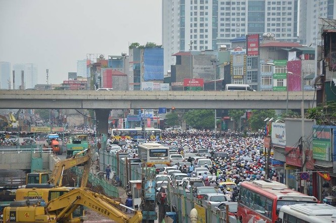 Hà Nội: Ùn tắc kinh hoàng đường vành đai, giao thông hỗn loạn - ảnh 2