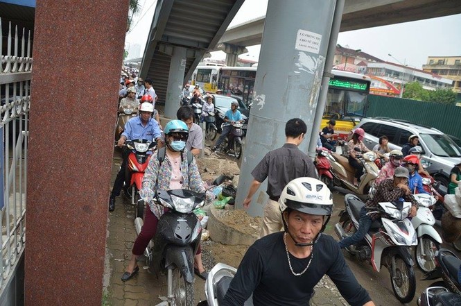 Hà Nội: Ùn tắc kinh hoàng đường vành đai, giao thông hỗn loạn - ảnh 9