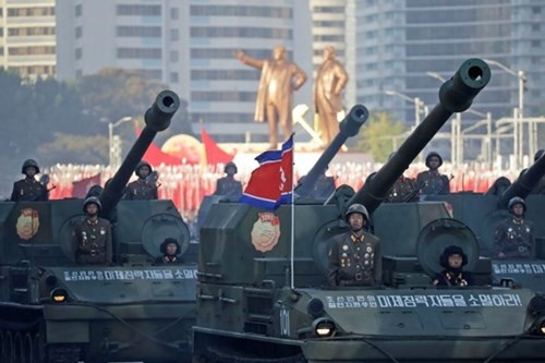 Đằng sau cuộc duyệt binh hoành tráng của Triều Tiên - ảnh 2