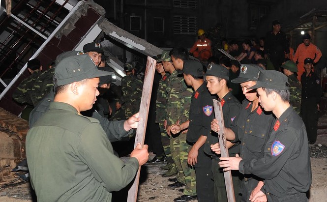 Nhà sập đổ kinh hoàng trong đêm, 6 người thương vong - ảnh 3