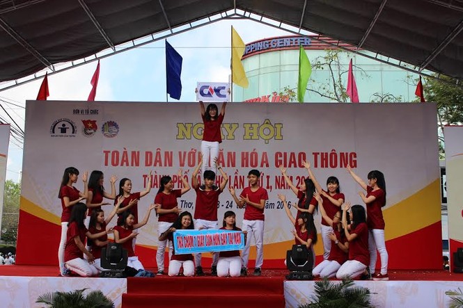 Sôi nổi ngày hội văn hóa giao thông - ảnh 1