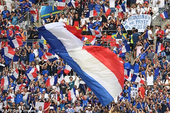 Sân Stade Velodrome rừng rực trước đại chiến Pháp - Đức - ảnh 10