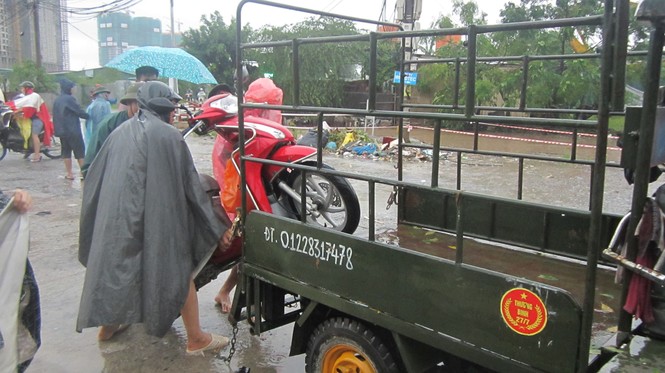 Bão số 3 vào Hà Nội suy yếu thành áp thấp nhiệt đới - ảnh 12