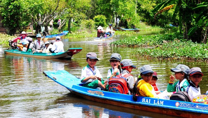 Chủ tịch nước đánh trống khai giảng năm học mới - ảnh 13