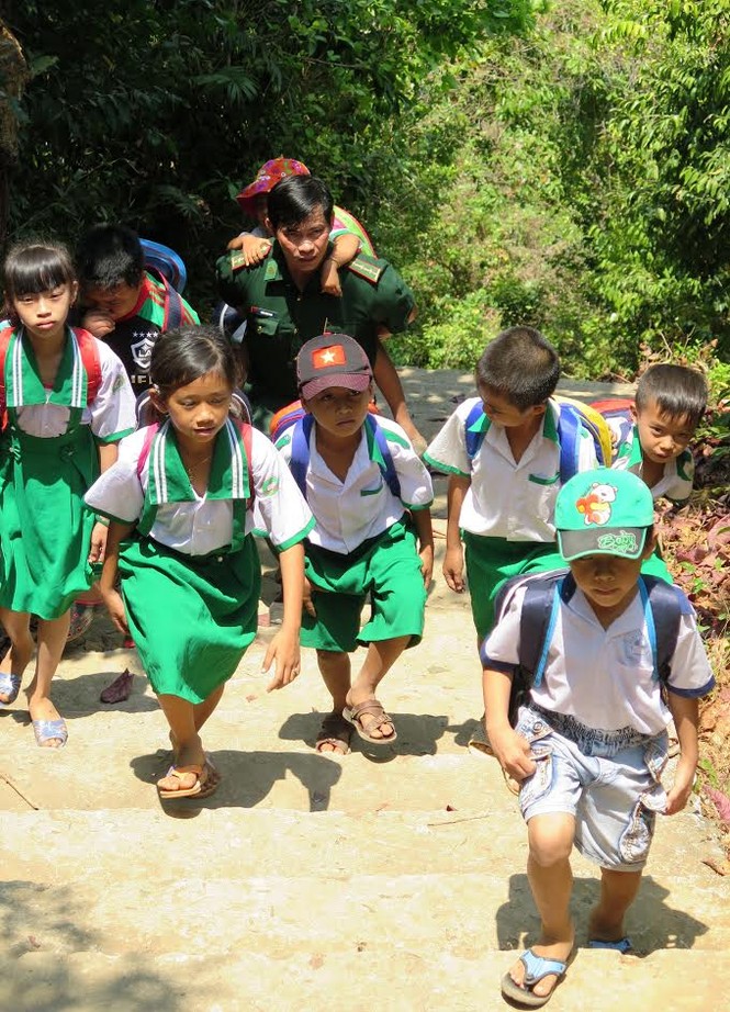 Chủ tịch nước đánh trống khai giảng năm học mới - ảnh 14