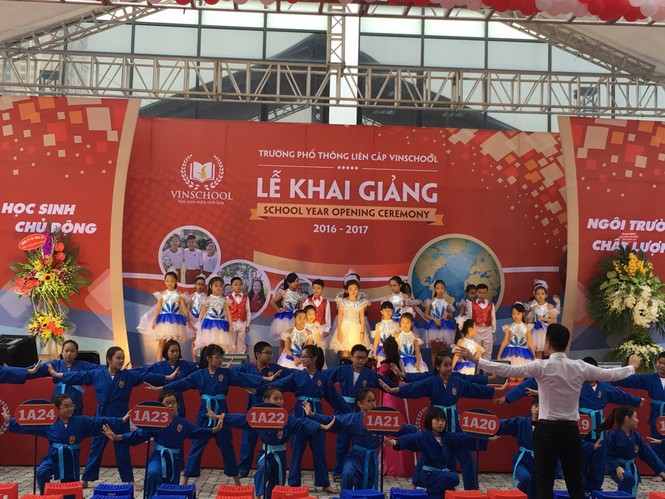 Chủ tịch nước đánh trống khai giảng năm học mới - ảnh 35