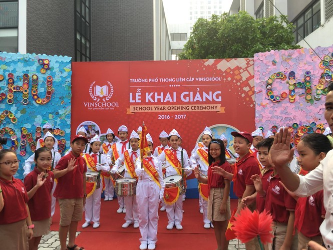 Chủ tịch nước đánh trống khai giảng năm học mới - ảnh 34