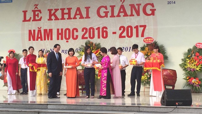 Chủ tịch nước đánh trống khai giảng năm học mới - ảnh 29