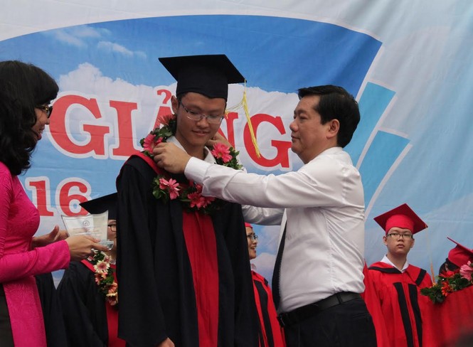 Chủ tịch nước đánh trống khai giảng năm học mới - ảnh 9
