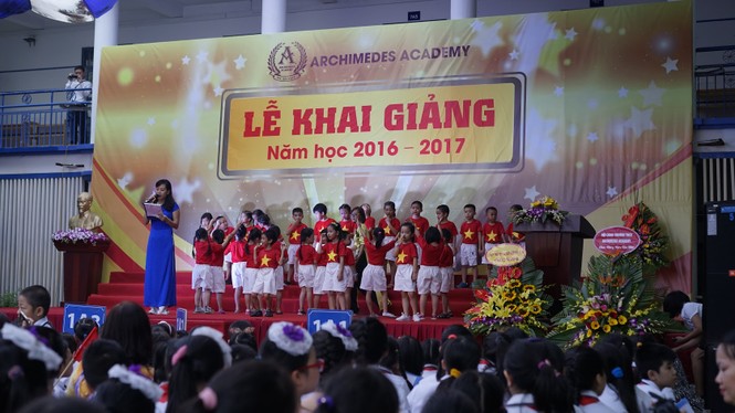 Chủ tịch nước đánh trống khai giảng năm học mới - ảnh 25
