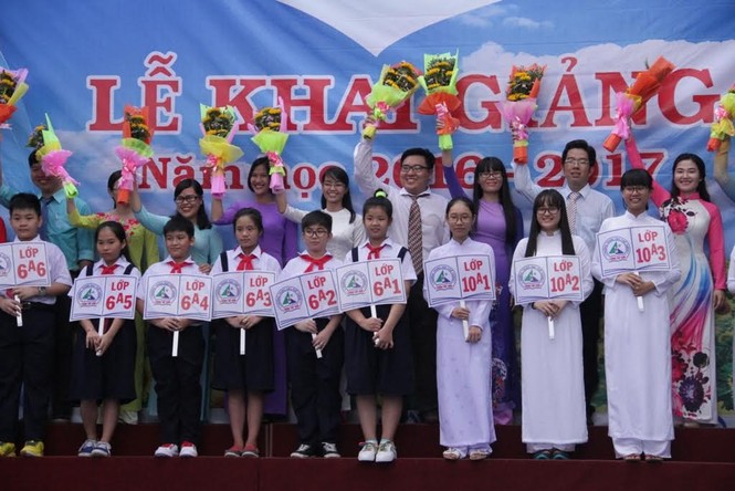 Chủ tịch nước đánh trống khai giảng năm học mới - ảnh 10