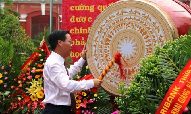 Chủ tịch nước đánh trống khai giảng năm học mới - ảnh 5