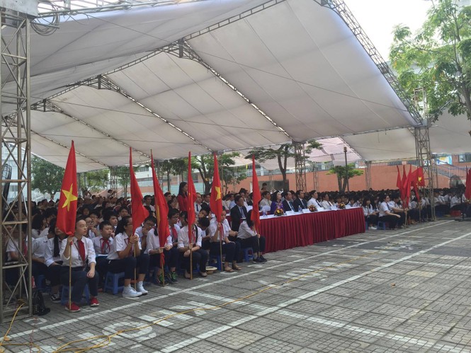 Chủ tịch nước đánh trống khai giảng năm học mới - ảnh 40
