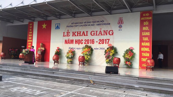 Chủ tịch nước đánh trống khai giảng năm học mới - ảnh 41