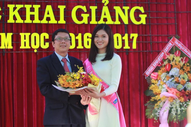 Chủ tịch nước đánh trống khai giảng năm học mới - ảnh 16
