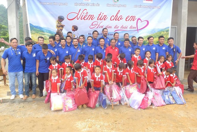Chủ tịch nước đánh trống khai giảng năm học mới - ảnh 1