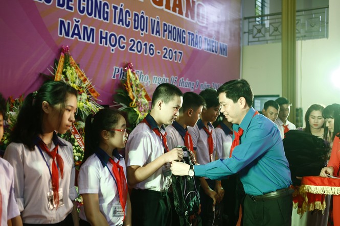 Chủ tịch nước đánh trống khai giảng năm học mới - ảnh 4