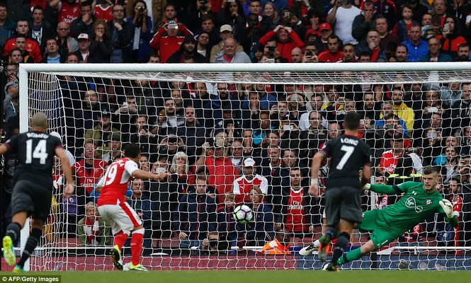 Arsenal thắng nhờ quả penalty ở phút bù giờ - ảnh 2