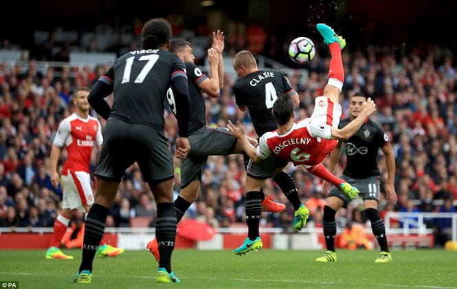 Arsenal thắng nhờ quả penalty ở phút bù giờ - ảnh 4