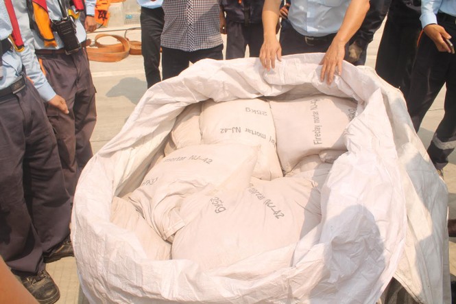 Công an Hà Tĩnh nói gì vụ tàu chở 168 tấn bùn vào Formosa - ảnh 3