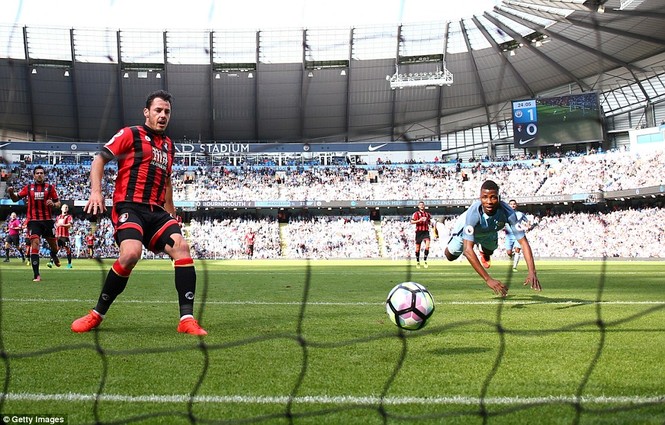 Thắng đậm Bournemouth, Man City độc chiếm ngôi đầu - ảnh 4