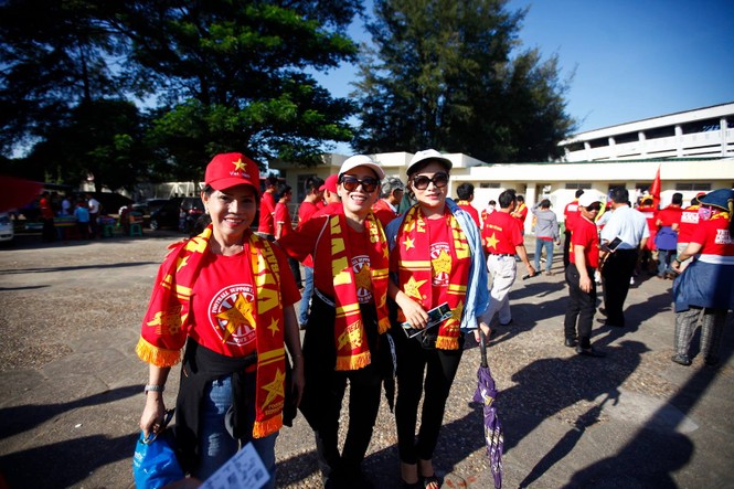 CĐV háo hức chờ cuộc so tài giữa Myanmar và Việt Nam - ảnh 6