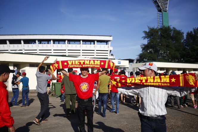 CĐV háo hức chờ cuộc so tài giữa Myanmar và Việt Nam - ảnh 5