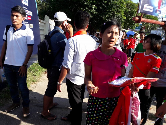 CĐV háo hức chờ cuộc so tài giữa Myanmar và Việt Nam - ảnh 4
