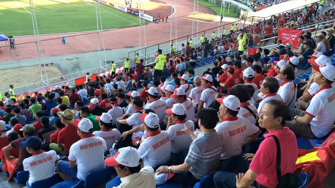 CĐV háo hức chờ cuộc so tài giữa Myanmar và Việt Nam - ảnh 11