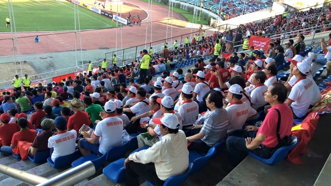 CĐV háo hức chờ cuộc so tài giữa Myanmar và Việt Nam - ảnh 10