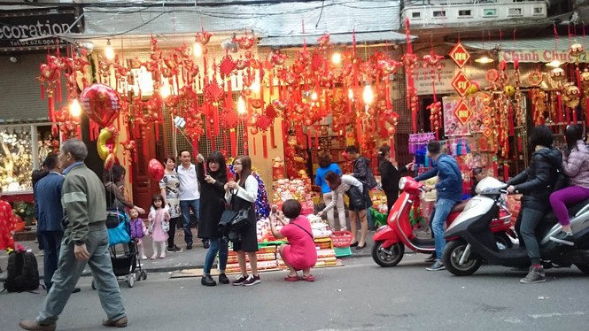 Người dân cả nước đón giao thừa Tết Đinh Dậu - ảnh 69
