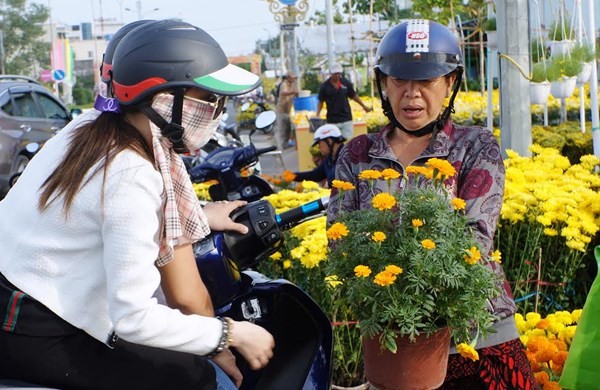 Người dân cả nước đón giao thừa Tết Đinh Dậu - ảnh 67