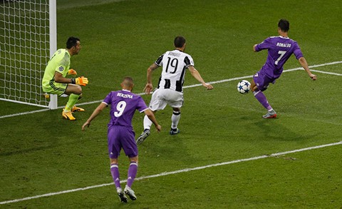 Xé lưới Juve, Ronaldo ghi danh lịch sử Champions League - ảnh 1