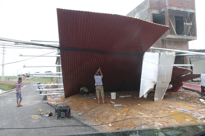 Hà Tĩnh hối hả khắc phục hậu quả siêu bão số 10 - ảnh 2