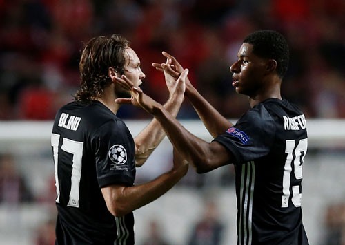 Rashford ghi bàn từ 35 mét, M.U toàn thắng ở Champions League - ảnh 1