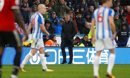 Mourinho nói gì sau khi M.U thua sốc Huddersfield? - ảnh 1